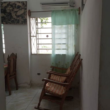 🏡 SE VENDE CASA, puerta de calle, excelente para negocios, en MIRAMAR, PLAYA - Img 120895461