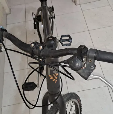 Bicicleta marca Rali 26..3 platos y 7 velocidades  Cuadro 26 aluminio..frenos de discos mecánicos con cable  200 usd - Img 73781502