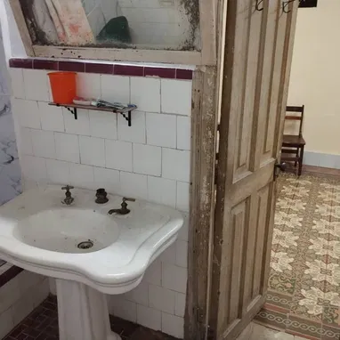 CASA CON EXCELENTE UBICACIÓN - 8/10