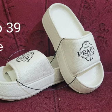Chancletas disponibles. - 8/10