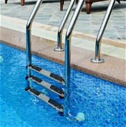Escalera de piscinas - Img 45709580