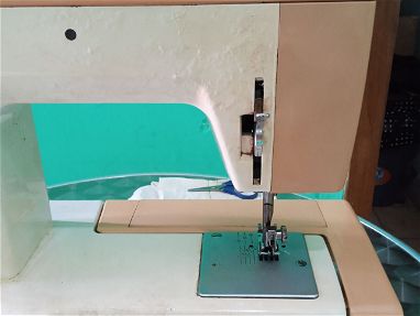 Máquina de coser electrica FEIYUE,con todos sus accesorios y manual, en 10000 - Img 64542695