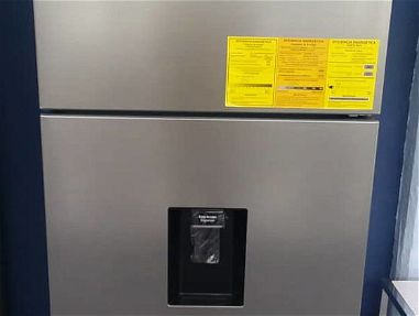 Refrigerador SAMSUNG de 2 PUERTAS con DISPENSADOR de AGUA -**NUEVO**-56877647 - Img 56253673