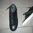 Zapatos negros de cordones, suela blanca. Numero 44 grande - Img 39936968