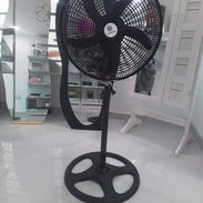 Ventilador de Pie Vive 18'', negro,qzul y rojo, 40usd - Img 57899413