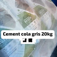 Cemento cola gris de 20 kg para cerámica y porcelanatos - Img 54927257