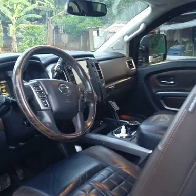 Nissan Titan Platinum 2017 - 8/10