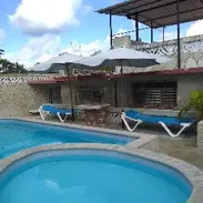 SE RENTA CASA DE 4 HABITACIONES A 5 CUADRAS DE LA PLAYA DE GUANABO. CON PISCINA.54026428 - Img 45311513