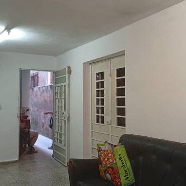 🏡 SE VENDE APARTAMENTO EN BAJOS EN EL VEDADO, zona céntrica, letras. - Img 120925833