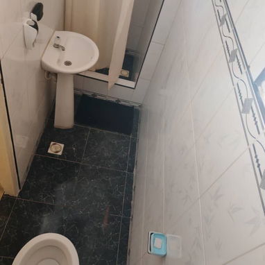 Casa de renta en Guanabo a 3 cuadras del mar. No se va la luz tengo paneles solares y baterías. - 8/10