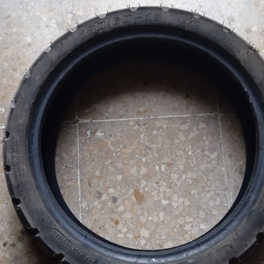 SE VENDE GOMA PARA MOTO DE USO PERFECTO ESTADO - Img 122515042