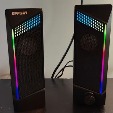 Set  de altavoces Gamer para PC con Luces RGB Se alimentan por USB y se conectan mediante auxiliar de 3.5 mm. - Img 122734862