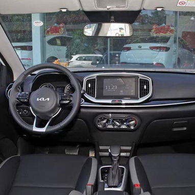 Kia Stonic ROJO – $80 USD/día - 2/3