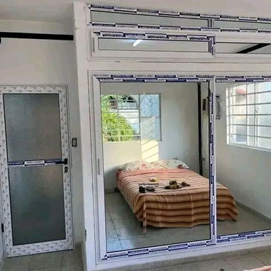 Soy Primera Mano ✋️https://Wa.me/+5351744156 ☎️Realizamos todo tipo de diseños modernos en carpintería de aluminio y cri - Img 126396793