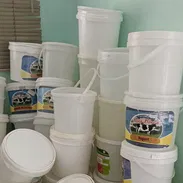 Vendo tanquetas vacias de 4 litros, ver fotos. Llamar Marta 58407683 - Img 53105303