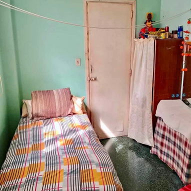 AMPLIO APARTAMENTO EN BAJOS EN NUEVO VEDADO POR 65000! (3 CUARTOS, 2 BAÑOS, ESPACIO PARA CARPOCH Y TELÉFONO !!! - 7/8