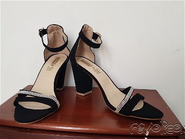 Zapatos tacón cuadrado blancos y negros - Img main-image-45656423