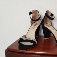 Zapatos tacón cuadrado blancos y negros - Img 45656423