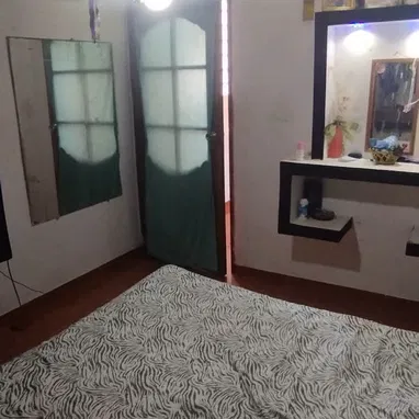 Casa puerta calle en el vedado 12 y 23. - 2/8