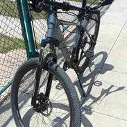 Bicicleta de montaña 29 marca Ciclones tierra (ganga ) 150usd con doble plato y 9 piñones 18 velocidades. - Img 58177722