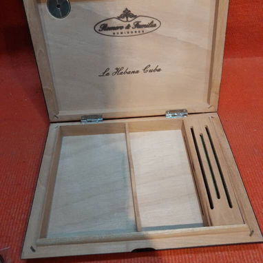 Se vende caja de tabaco de madera precisa - Img 122598838