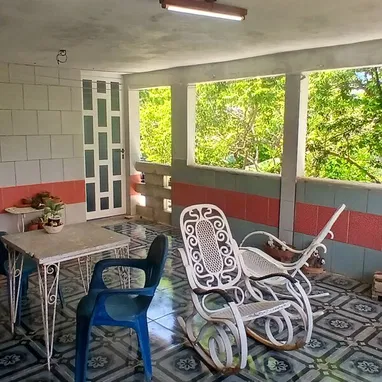 Venta de casa independiente en Cojímar con gran patio - Img 125116965