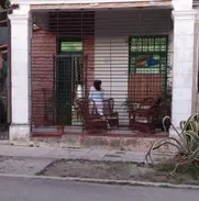 Casa independiente cerca de acosta. Sevillano. Con patio. Ideal para negocio - Img 50850643