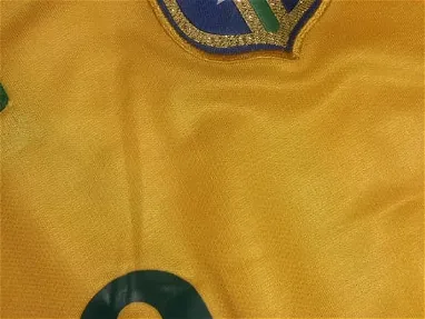 Se vende pullover original fútbol Brasil Nuevo - Img 63547855