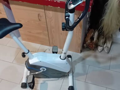 Bicicleta estática para ejercicios - Img 64306461