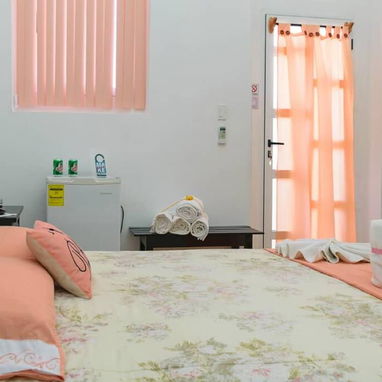 📱 Hostal Exclusivo con Terraza y Recorridos en Auto Clásico Rosado - Img 116115290