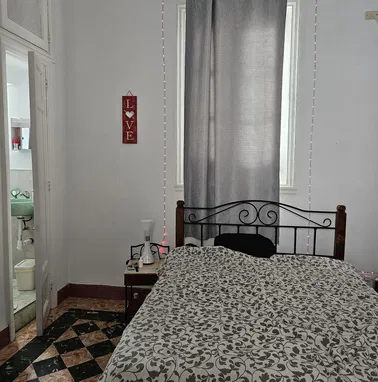 ¡Casa colonial de ensueño en el corazón del vedado – reformada y lista para entrar a vivir! ZONA LIBRE DE APAGONES - Img 94752210