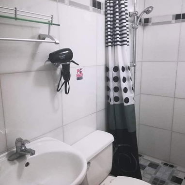Renta por día  de apartamento de 2 habitaciones y 2 baños con wifi - Img 105524028