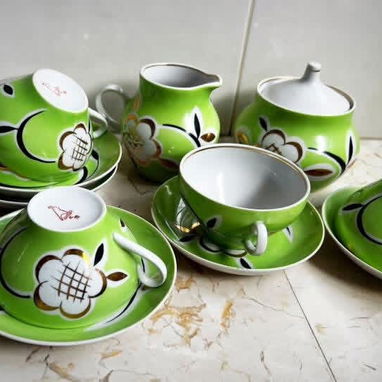Porcelana . Lampara , tazas de café y revistero de caoba - Img 122958148