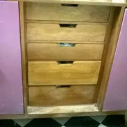 ACEPTO CUP, VENDO ESTE MUEBLE ES ANTIGUO Y DE BUENA MADERA ES DE CAOBA--#--55398589 PESA BASTANTE DE 5 GABETAS BIEN GRAN - Img 52314095