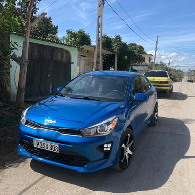 Vendo o negoceo Kia rio del 2023 en vin y circunvalación edición limitada 30 mil kilómetros - Img 86108483