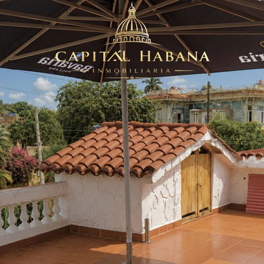 DOS CASAS EN UNA SOLA PROPIEDAD EN EL CORAZÓN DE MIRAMAR - 5/10