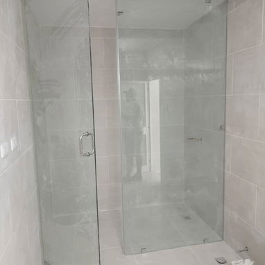Carpinteria Marqueteria de aluminio y cristal puertas ,ventanas , closet , Bajos de meseta ,paños fijos y más - 9/10
