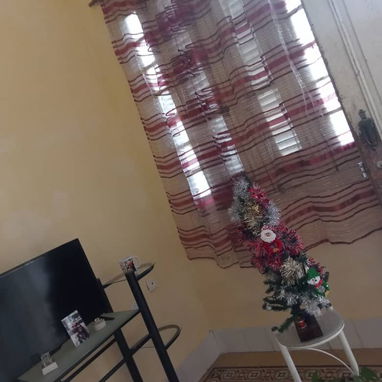 🏡✨ OPORTUNIDAD EN VENTA — LA HABANA  Isla Propiedades presenta esta acogedora vivienda independiente, ubicada en una zo - Img 122387617