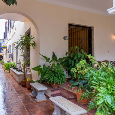 Renta de casa independiente en Vedado para negocio - 3/8