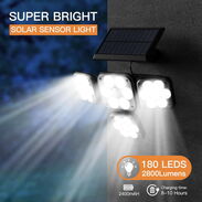 Luz Solar+ Sensor de Movimiento para Exteriores, 4 Cabezas ,  Luz de Seguridad+ Control Remoto REFLU005 35$ - Img 44642307