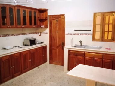 ⭐ Renta casa de 3 habitaciones,3 baños, cocina, comedor, terraza, parqueo en Boyeros, cerca del Aeropuerto José Martí - Img 65521222