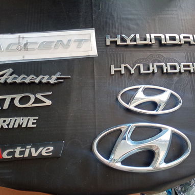 Vendo carteles o emblemas de carros/autos Hyundai, Toyota, Picanto , Peugeot, Fiat - 3/5