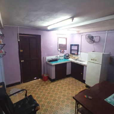 🏠Venta de apartamento en Centro Habana.Tiene gas de la calle,split,tv plasma,lavadora,refrigerador,olla reina,arrocera - Img 122610127