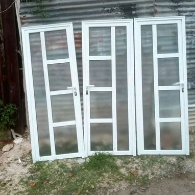 Puertas y ventanas de marquetería en aluminio y cristales a la medida - 4/10