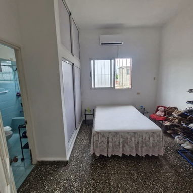 apartamento en planta alta, ubicado en un íntimo edificio de solo 4 unidades en la tradicional Avenida 19. - 5/6