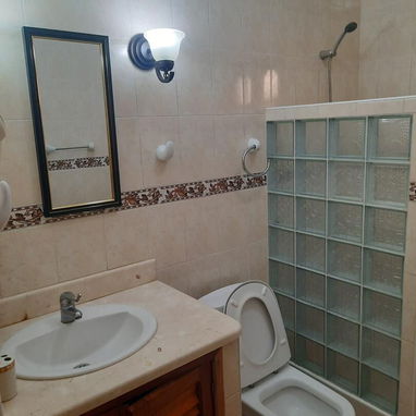 🪼 CASA CON PISCINA Y PARQUEO | RENTA VACACIONAL EN LA HABANA 🏡✨ - Img 123009430