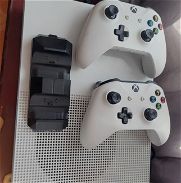 Xbox one s con 2 mandos com sus baterías originales - Img 46161465