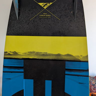 Se vende tabla de kitesurf en la Habana,vedado.tengo casi el kit completo,menos el globo para impulsarse. - Img 121531905