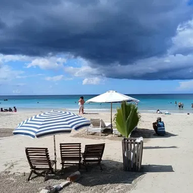 🏖️¡Vive unos días relajantes en nuestra Casa de renta frente a la playa de Guanabo! - Img 103221397
