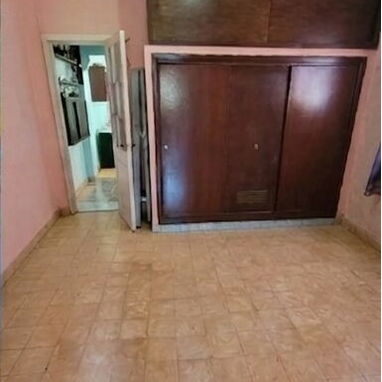 Alquilo apto VACIO en Playa Cerca de 37 y 48, 1er piso, frente calle, balcón, 2 cuartos, 1 baño. Se aceptan niños - Img 119640031